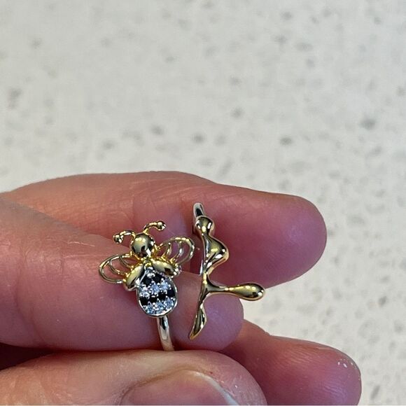 Adjustable Fashion Bee Ring - Picture 5 of 11